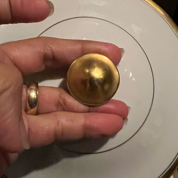 Vintage 22k yellow gold trim and cream large bowl with lid 6.2”high;7.4”diameter - Picture 3 of 12